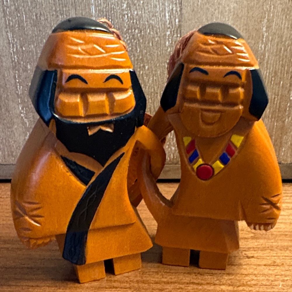 Japanese Hokkaido Ainu Ningyo Wood Carved Figurine Utmannipopo